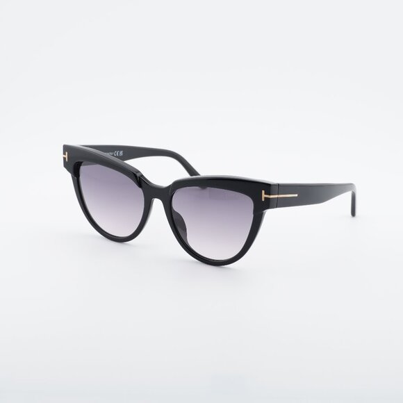 Tom Ford Nadine FT0941 01B Sunglasses Black Cat Eye Frame, Smoke Lenses main image 7